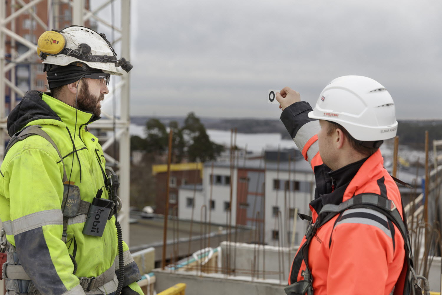Situational awareness improvement at construction site with Tobii Pro Glasses 2 Helmet edition